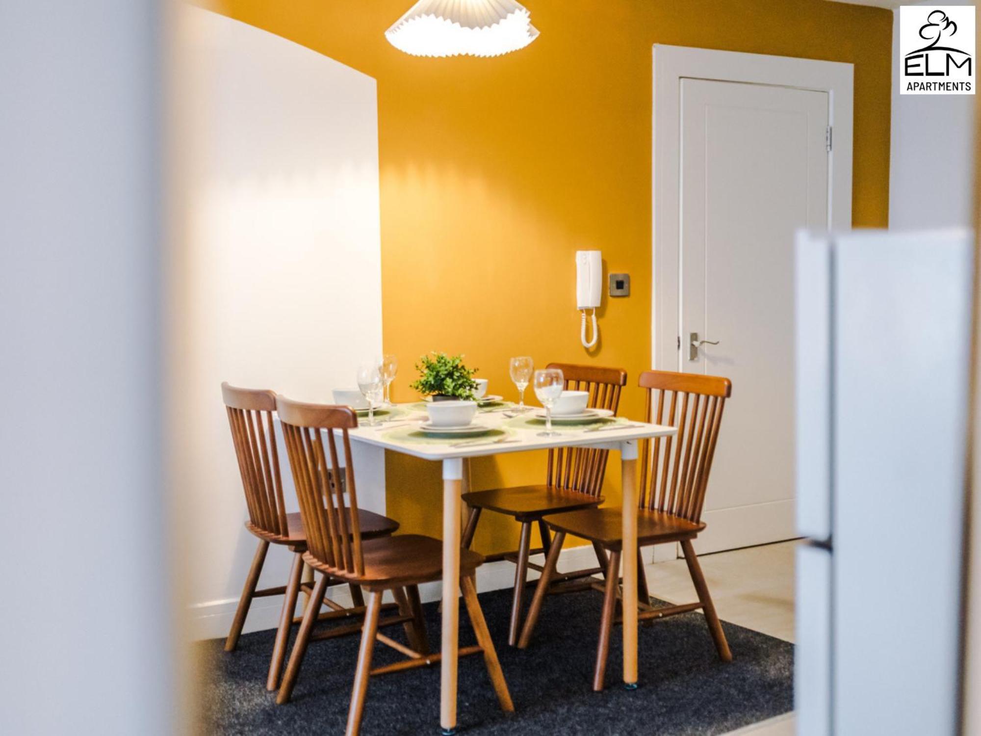 Elm Aparthotel , Collection Of Apartments Available Near Media City , Free Parking Манчестер Экстерьер фото