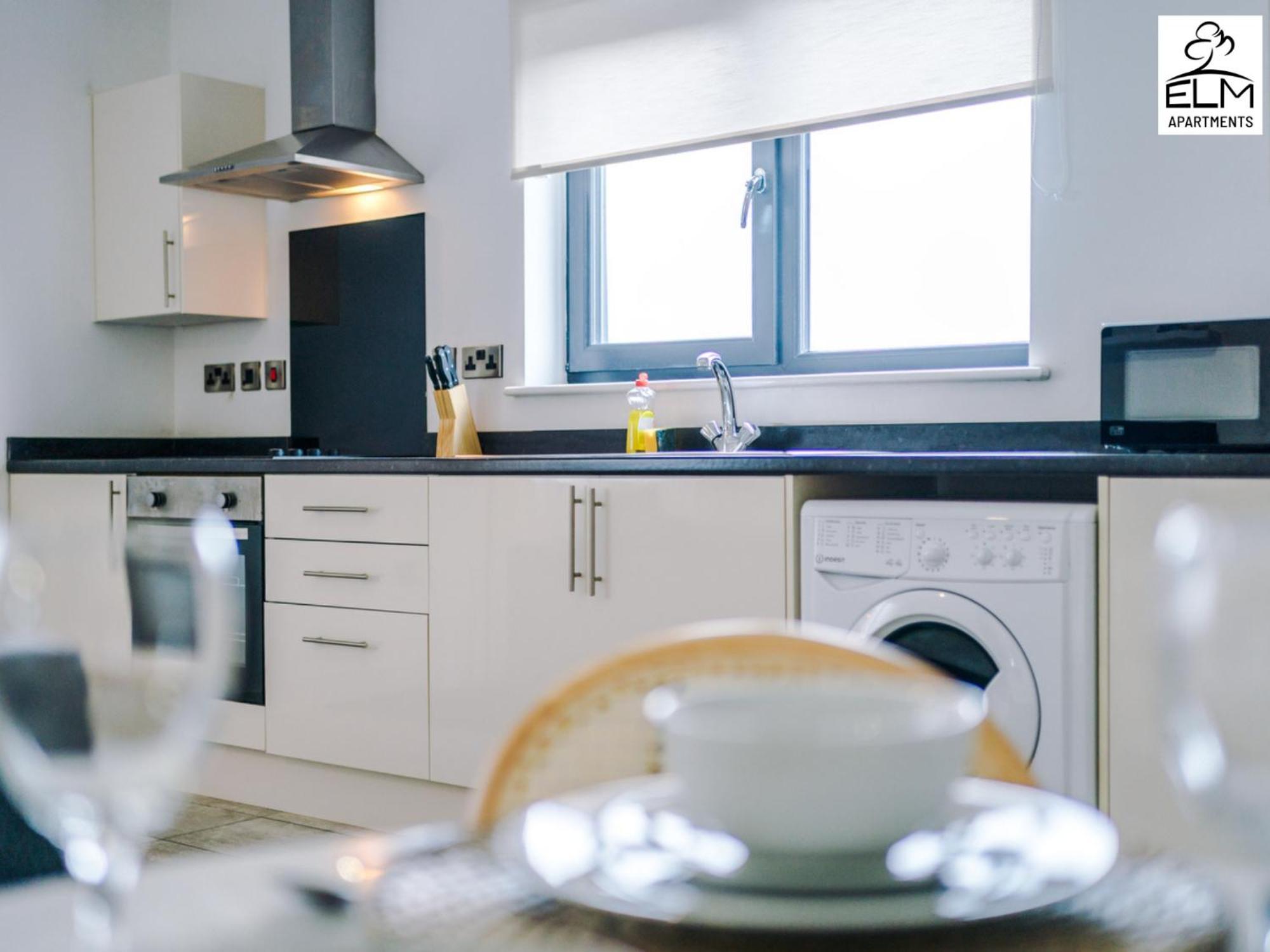 Elm Aparthotel , Collection Of Apartments Available Near Media City , Free Parking Манчестер Экстерьер фото