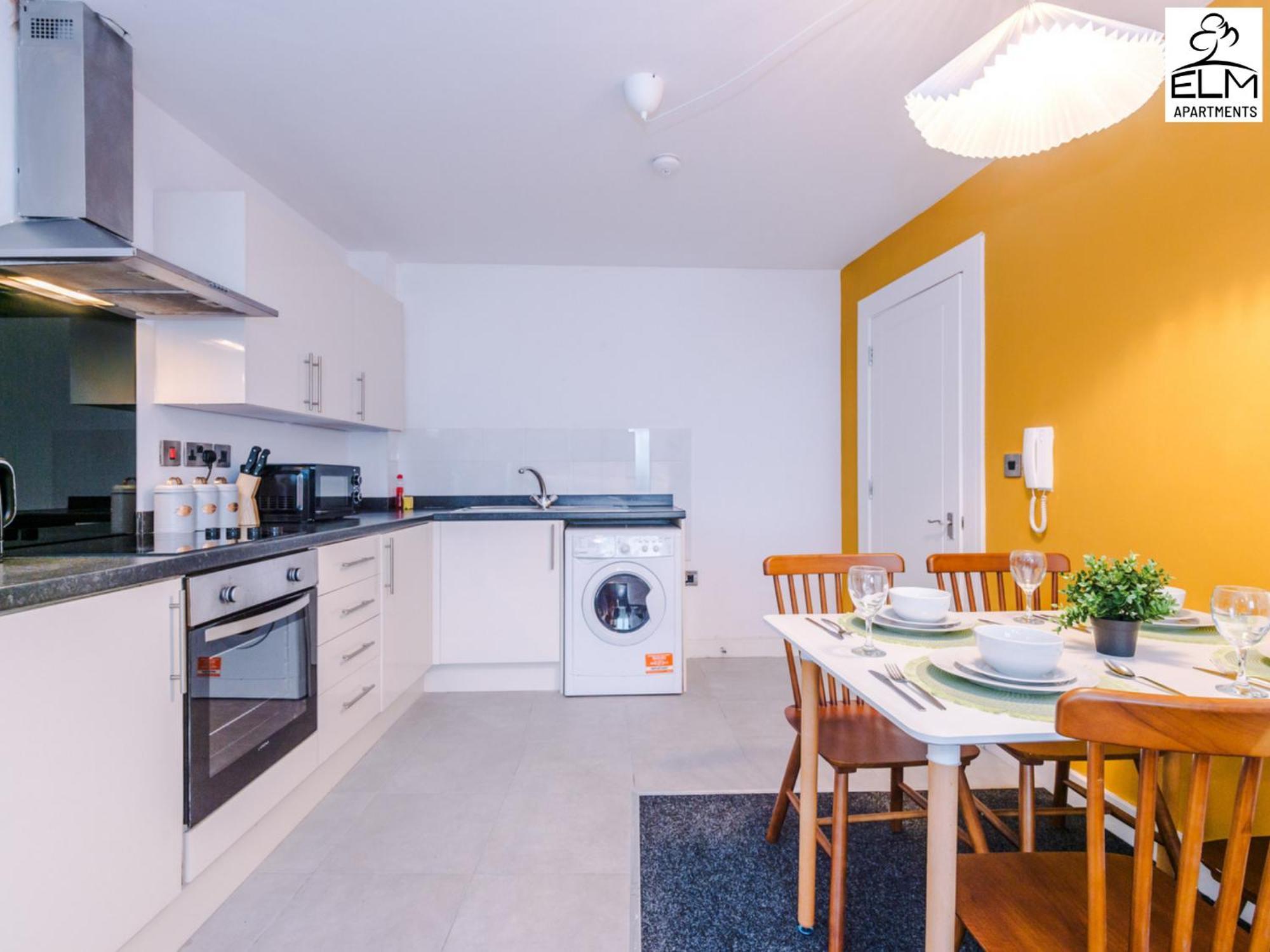 Elm Aparthotel , Collection Of Apartments Available Near Media City , Free Parking Манчестер Экстерьер фото